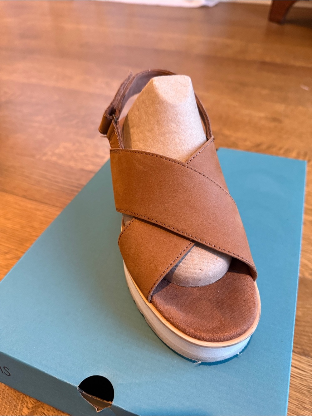 TOMS Tan Leather Crisscross Platform Sandals - Picture 3 of 11